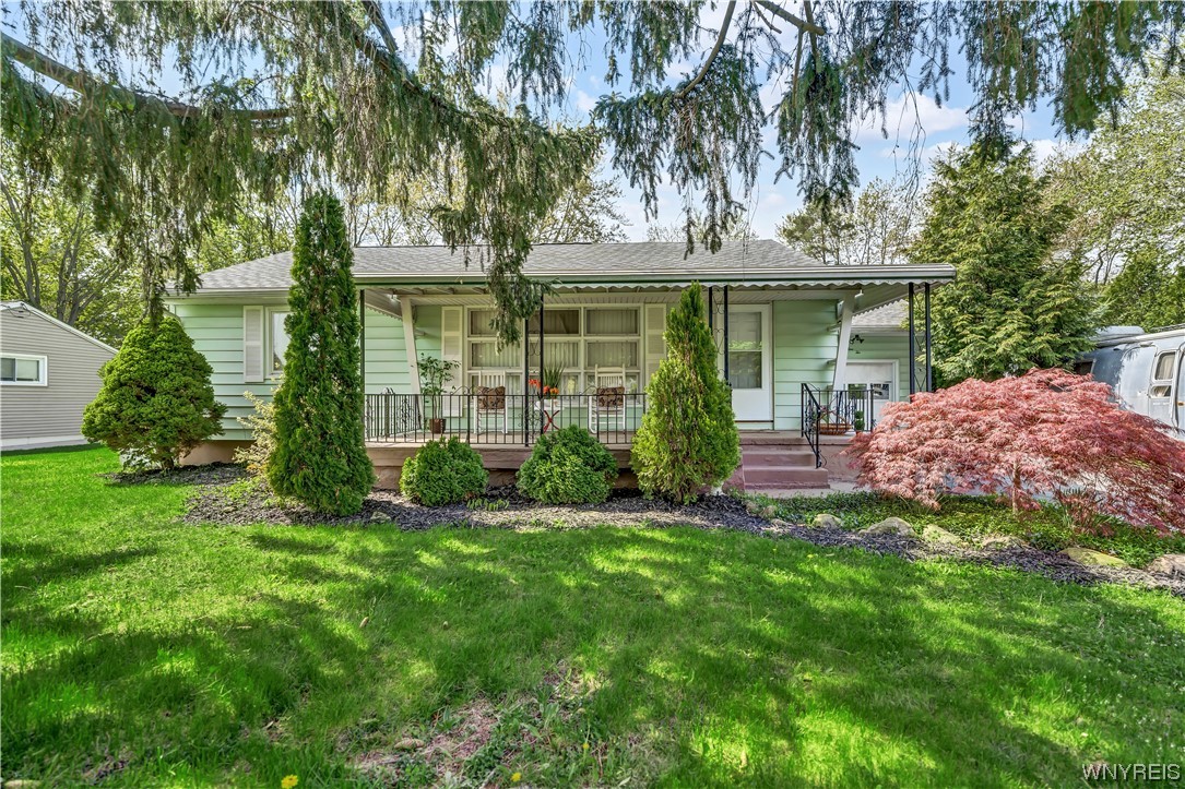 For Sale 892 The Circle Drive, Lewiston, NY 14092 3 Beds / 2 Full