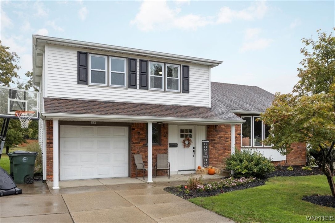 221 Marrano Drive, Lancaster, NY 14043