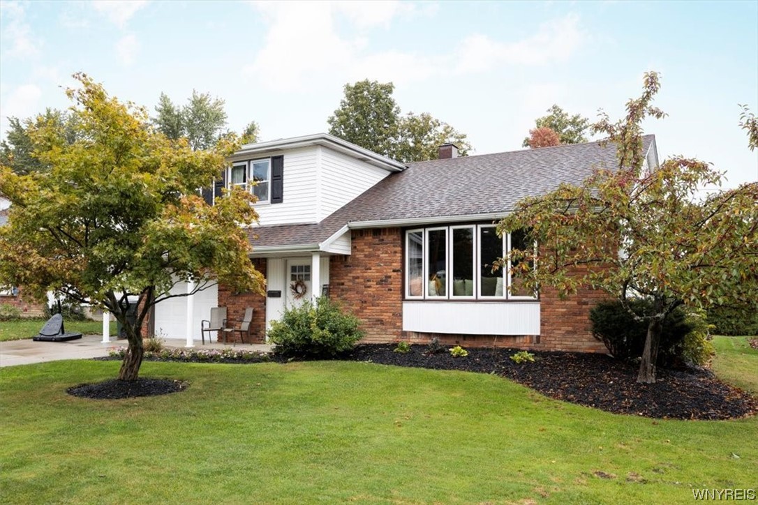 221 Marrano Drive, Lancaster, NY 14043