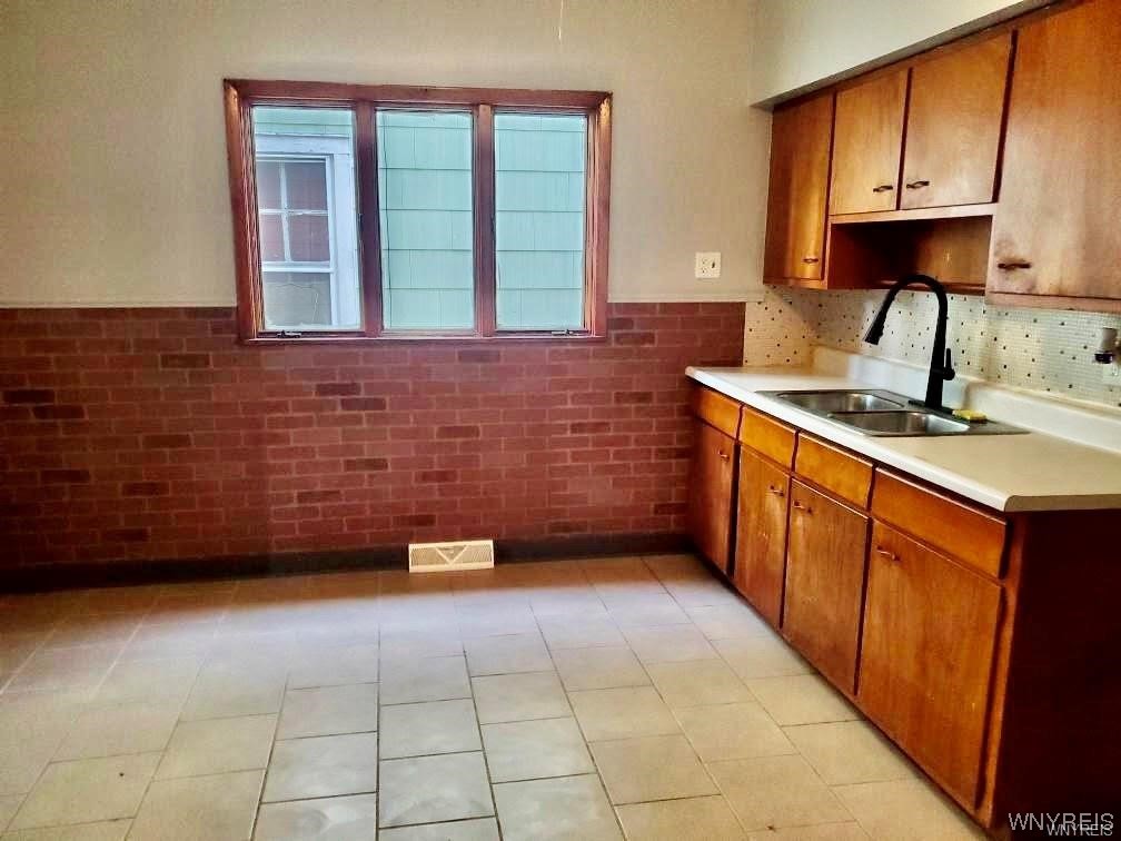 Sold 140 Bush Street, A, Buffalo, NY 14207, Black Rock 2 Beds / 1