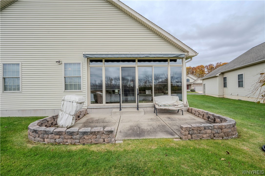 For Sale 8 Forest Lake Drive, Wheatfield, NY 14120 2 Beds / 2 Full