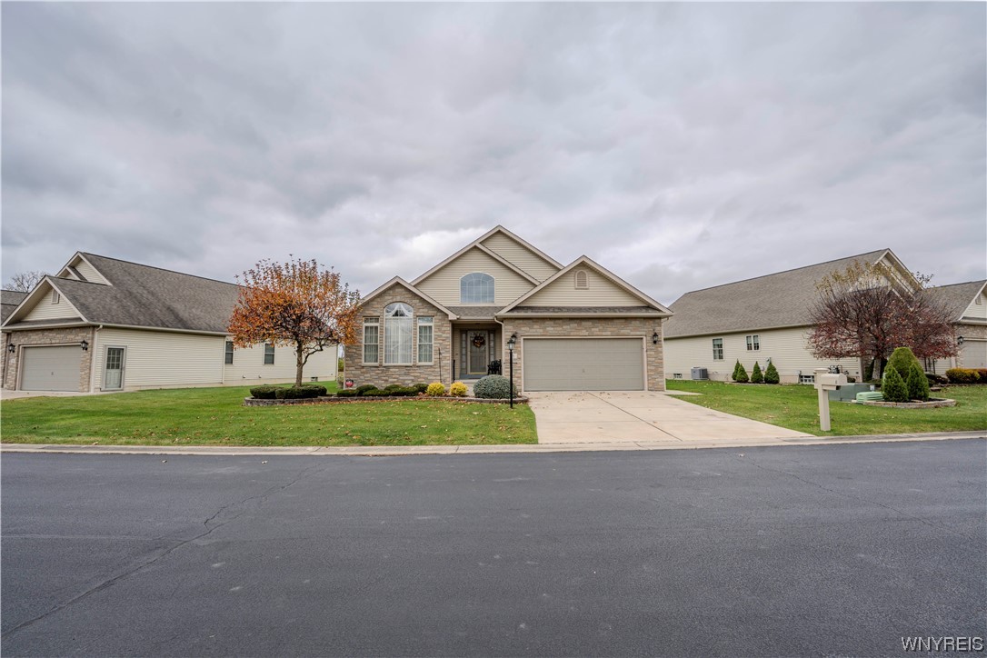 For Sale 8 Forest Lake Drive, Wheatfield, NY 14120 2 Beds / 2 Full