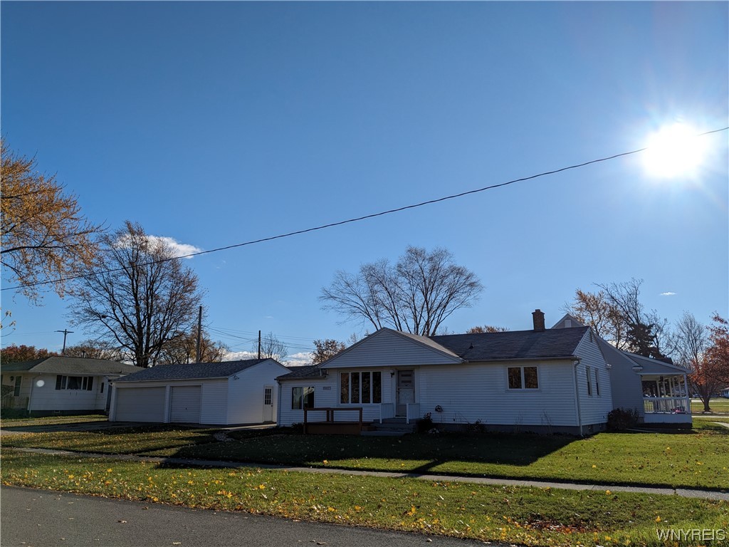 For Sale 5003 Clifton Parkway, Hamburg, NY 14075 3 Beds / 1 Full