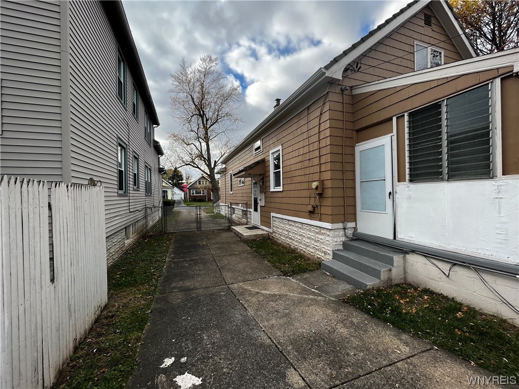 47 Saint James Road, Cheektowaga, NY 14225