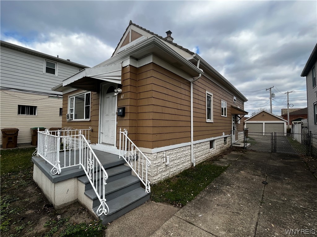 47 Saint James Road, Cheektowaga, NY 14225