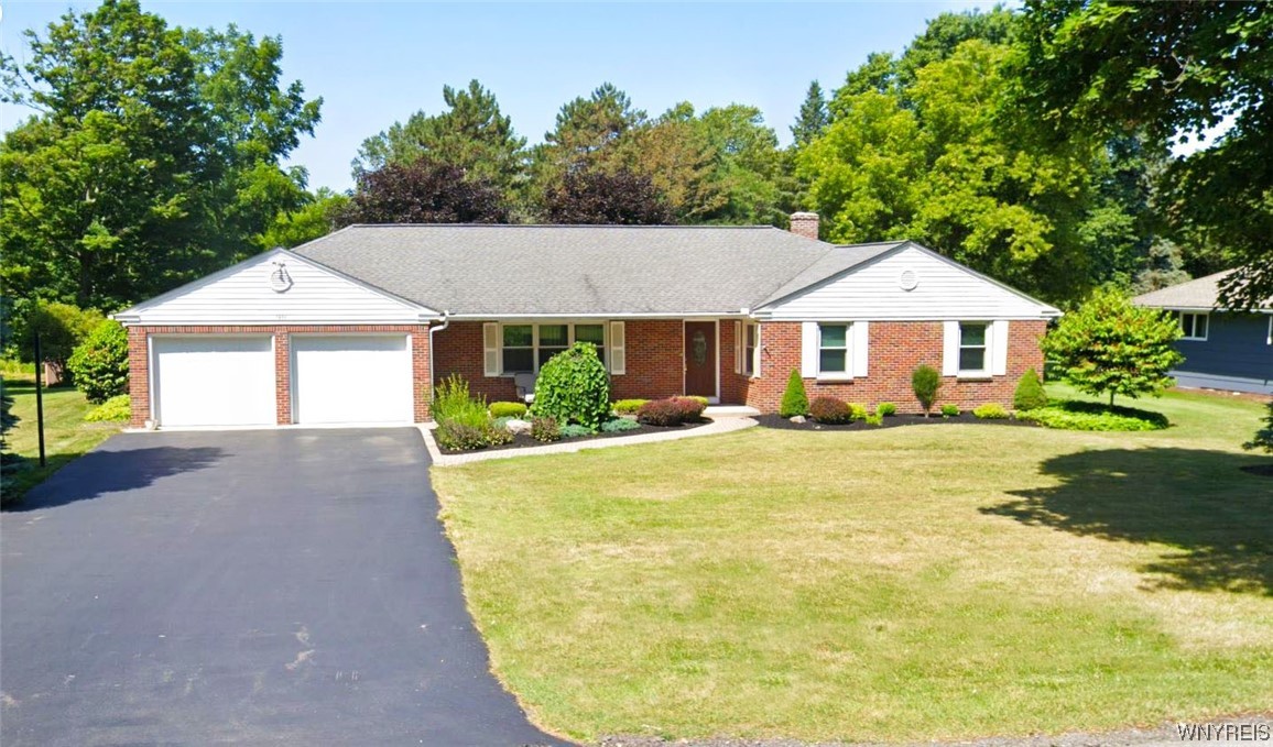 3876 N Freeman Road, Orchard Park, NY 14127