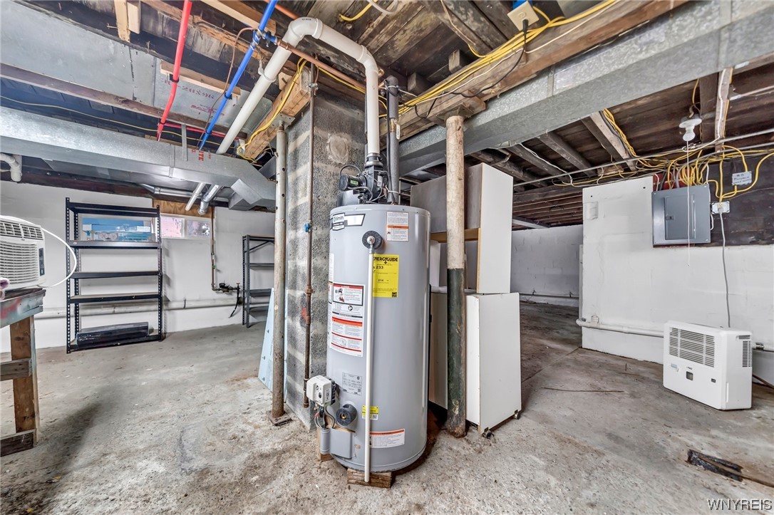 For Sale 5068 Parker Road, Hamburg, NY 14075 3 Beds / 1 Full Bath / 2 Half Baths 239,900