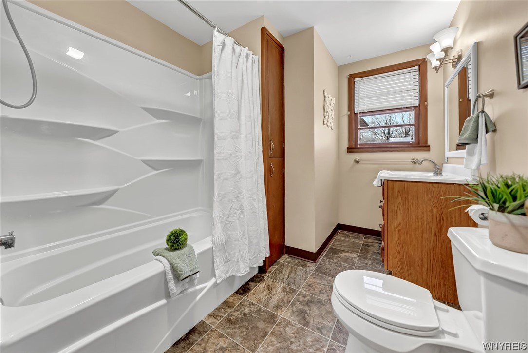 For Sale 5068 Parker Road, Hamburg, NY 14075 3 Beds / 1 Full Bath