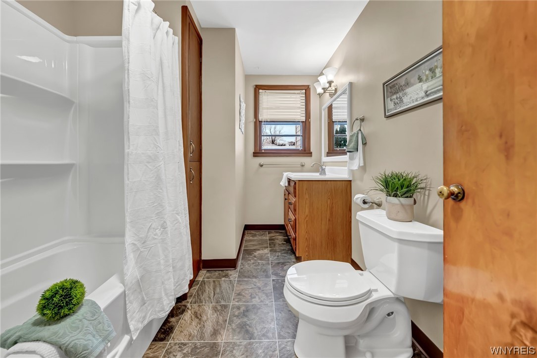 For Sale 5068 Parker Road, Hamburg, NY 14075 3 Beds / 1 Full Bath / 2 Half Baths 239,900