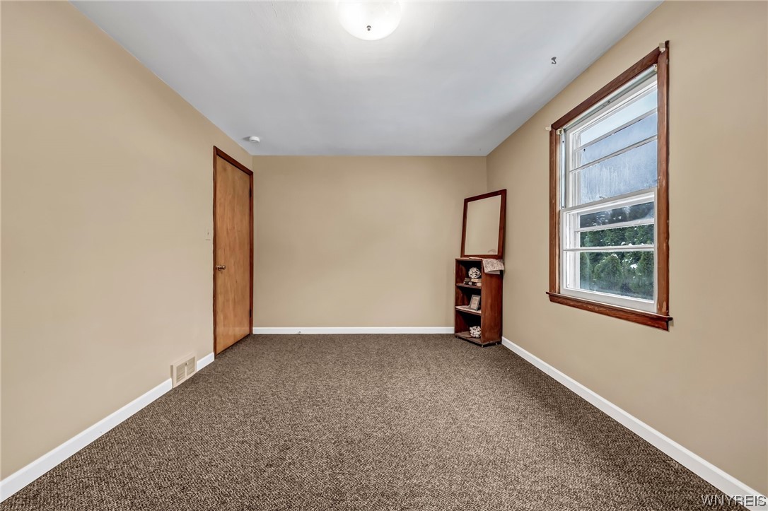 For Sale 5068 Parker Road, Hamburg, NY 14075 3 Beds / 1 Full Bath