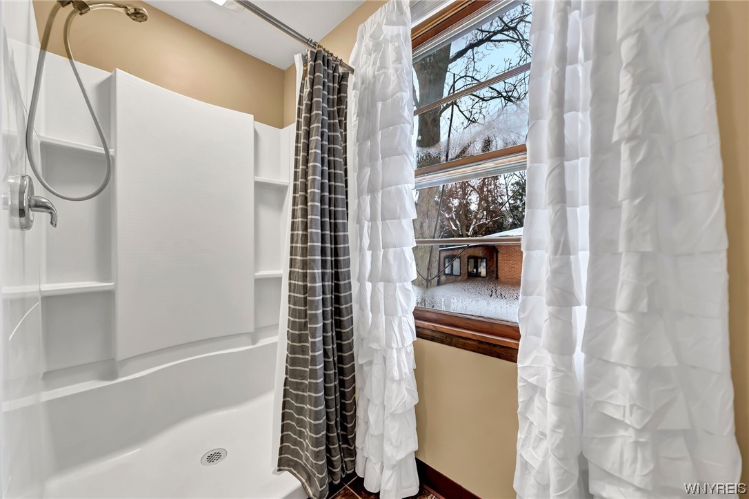 For Sale 5068 Parker Road, Hamburg, NY 14075 3 Beds / 1 Full Bath / 2 Half Baths 239,900