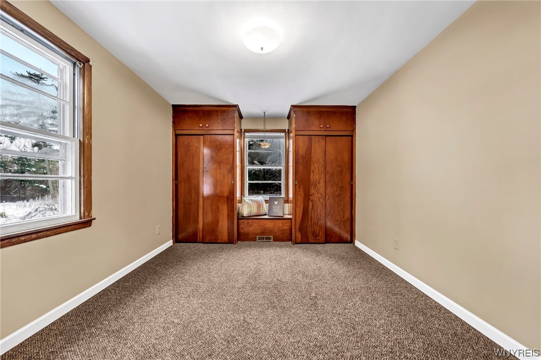 For Sale 5068 Parker Road, Hamburg, NY 14075 3 Beds / 1 Full Bath / 2 Half Baths 239,900