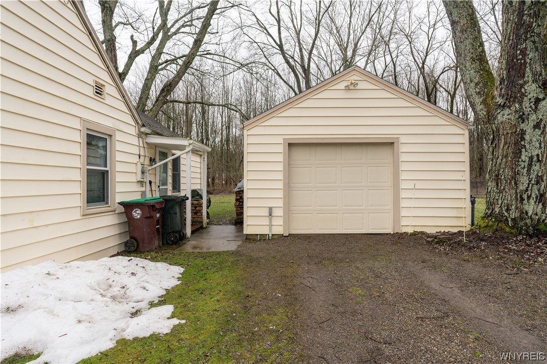 7533 Ellicott Road, Orchard Park, NY 14170