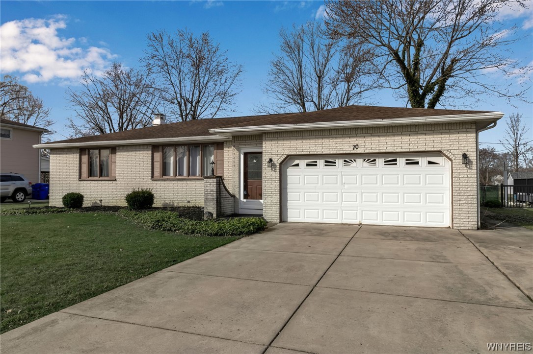 70 Creekview Drive, West Seneca, NY 14224