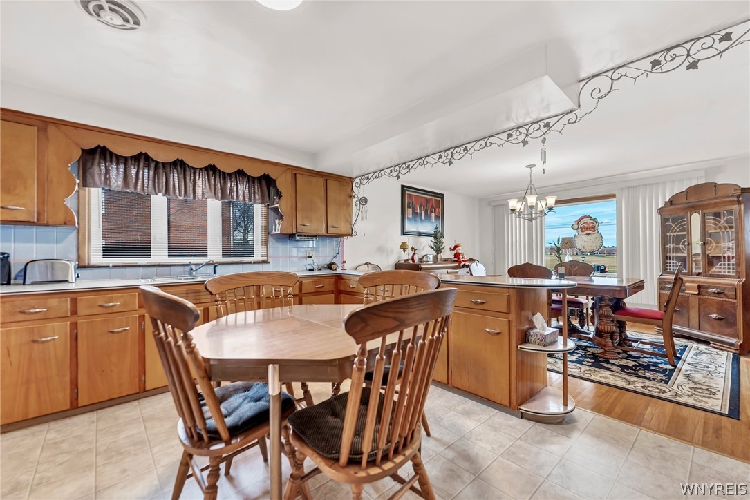 59 S Youngs Road, Amherst, NY 14221