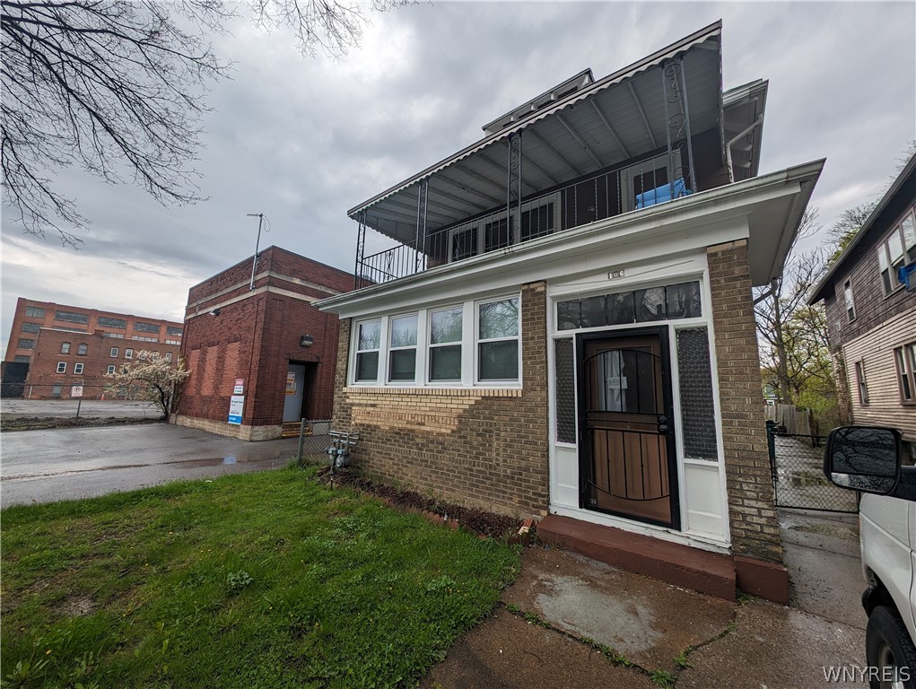 106 Jewett Avenue, Upper, Buffalo, NY 14214, East Side