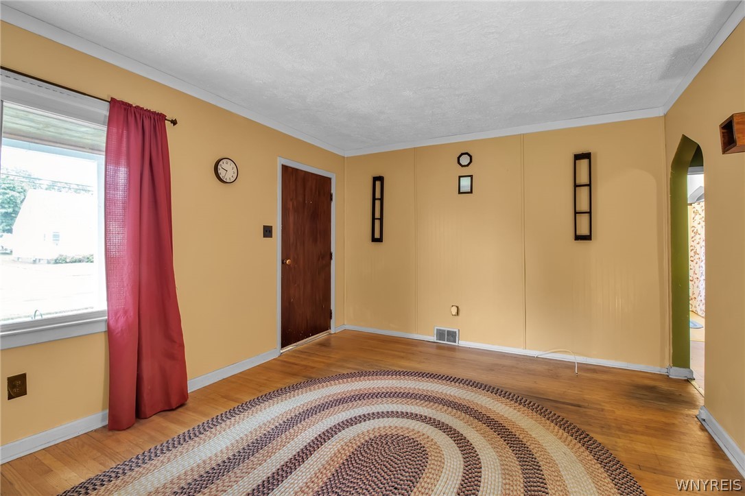 662 77th Street, Niagara Falls, NY 14304