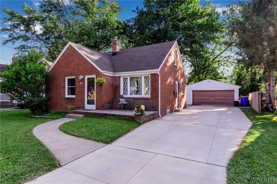 94 Creekward Drive, West Seneca, NY 14224