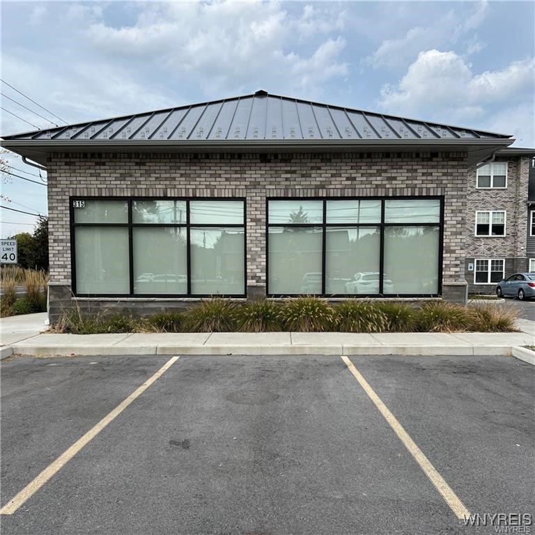 About The Arlington, Briarwood NY | HOAs, Reviews, Amenities