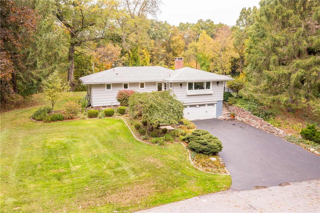 Sold 15 Dell Road, Perinton, NY 14450 3 Beds / 2 Full Baths / 1 Half Bath 459,000