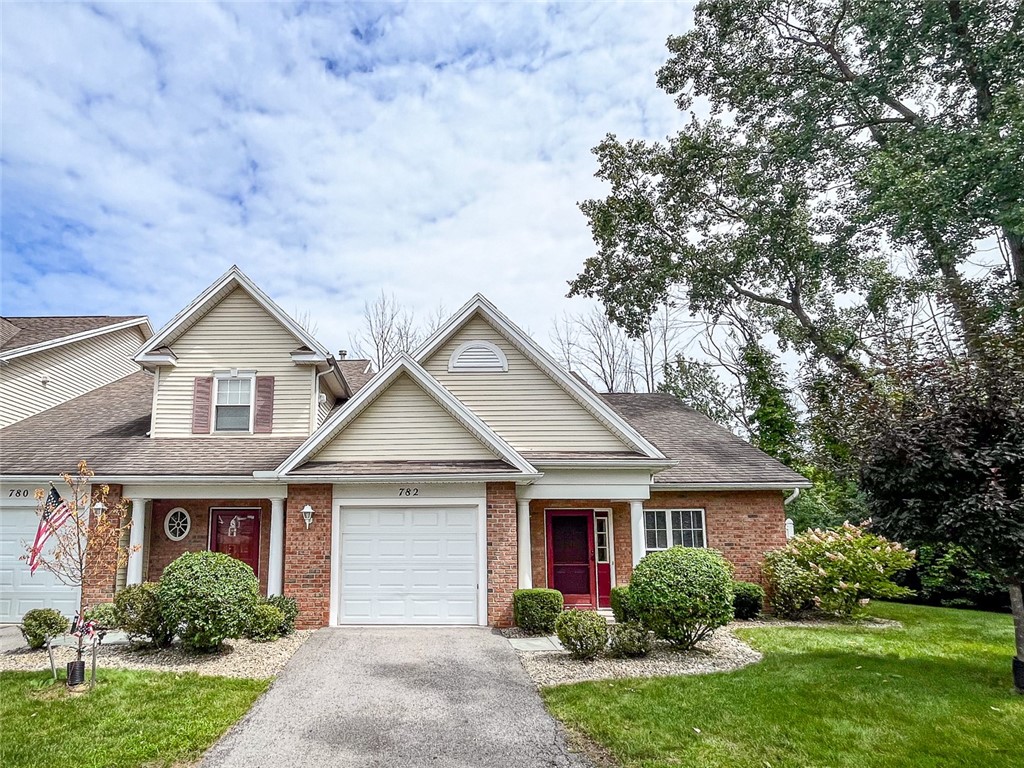 Sold 735 Royal Sunset Drive, ster, NY 14580 2 Beds / 1 Full Bath ster, NY