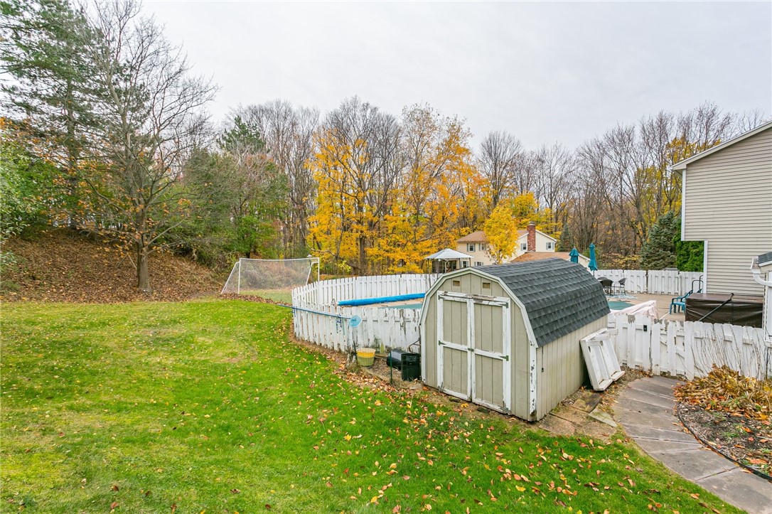 For Sale 28 Center Crossing, Perinton, NY 14450 4 Beds / 2 Full