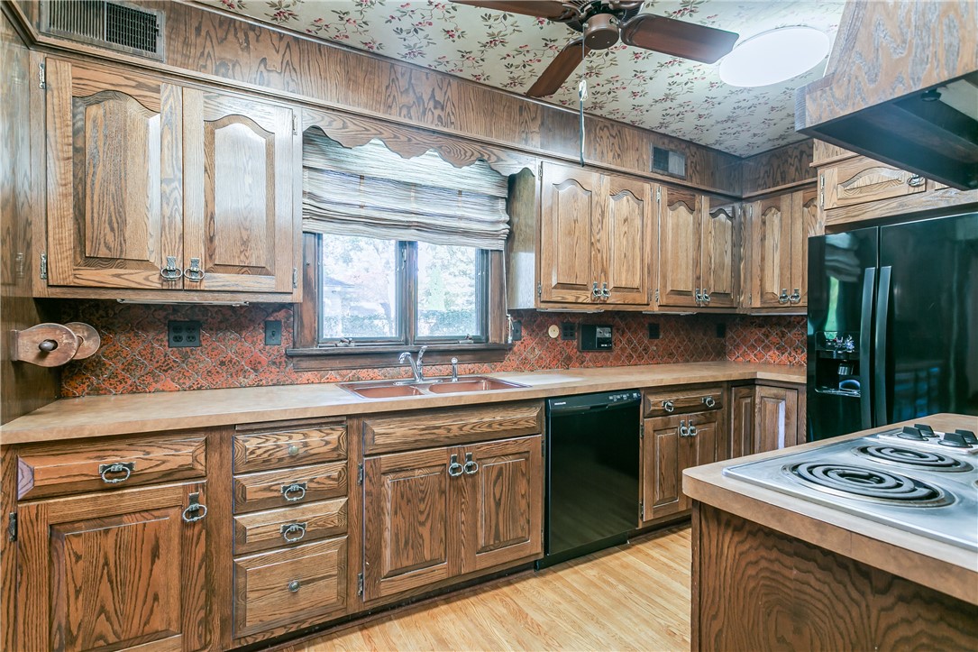 For Sale 4262 Saint Paul Boulevard, Irondequoit, NY 14617 5 Beds / 3