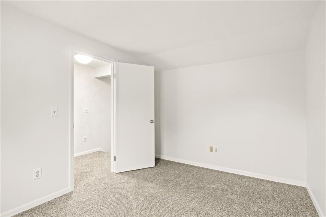 For Sale 80 Old Pine Lane, Greece, NY 14615 2 Beds / 1 Full Bath / 1