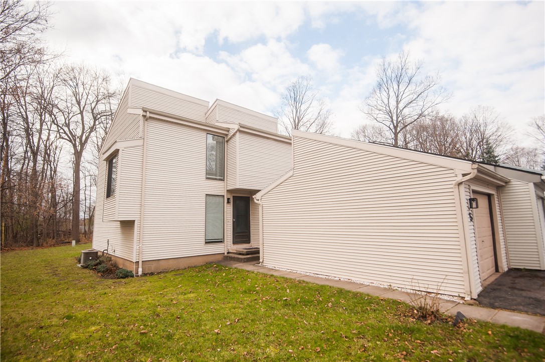 For Sale 5 Brimsdown Cir Circle, Perinton, NY 14450 2 Beds / 1 Full