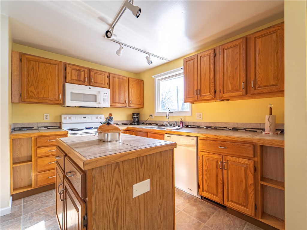 170 Black Walnut Drive, Greece, NY 14615