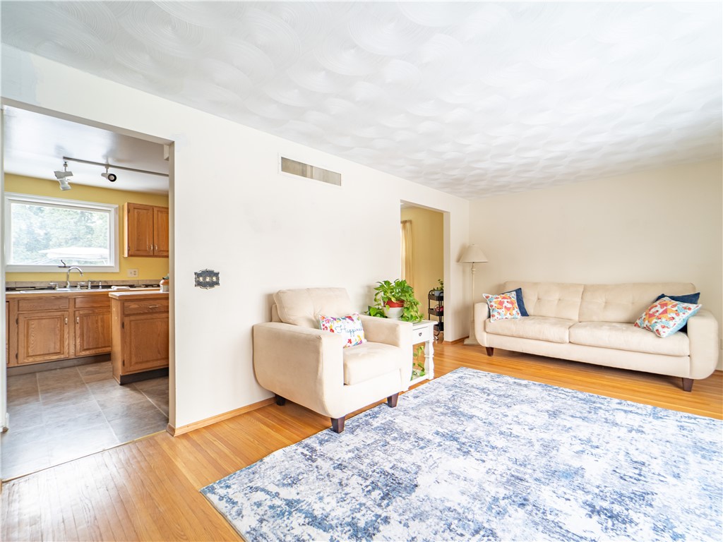 170 Black Walnut Drive, Greece, NY 14615