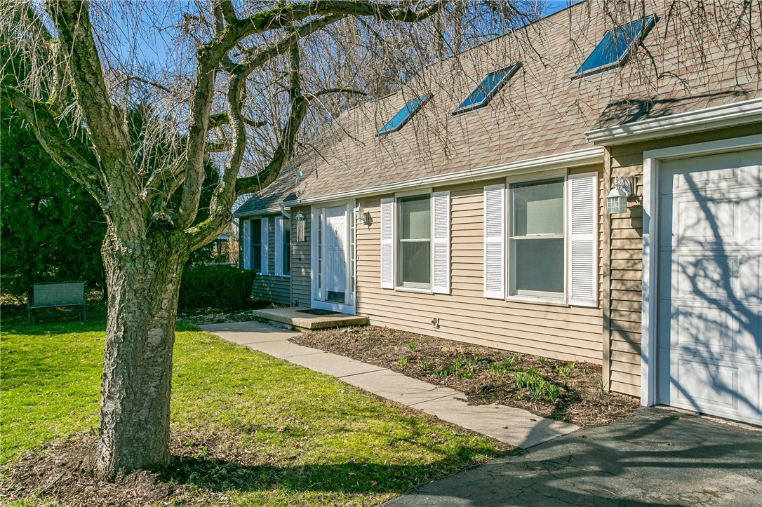 1346 Robin Hood Lane, ster, NY 14580