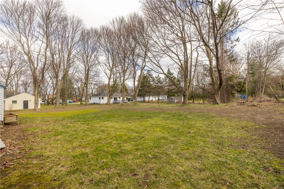 946 Bay Rd, ster, NY 14580