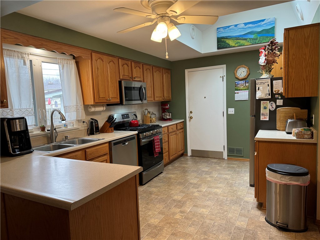 25 Cobleskill Circle, Greece, NY 14626