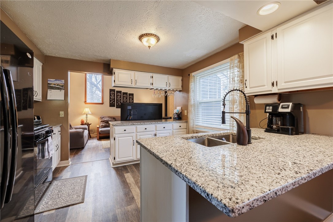 144 Beacon Hills Dr S, Penfield, NY 14526