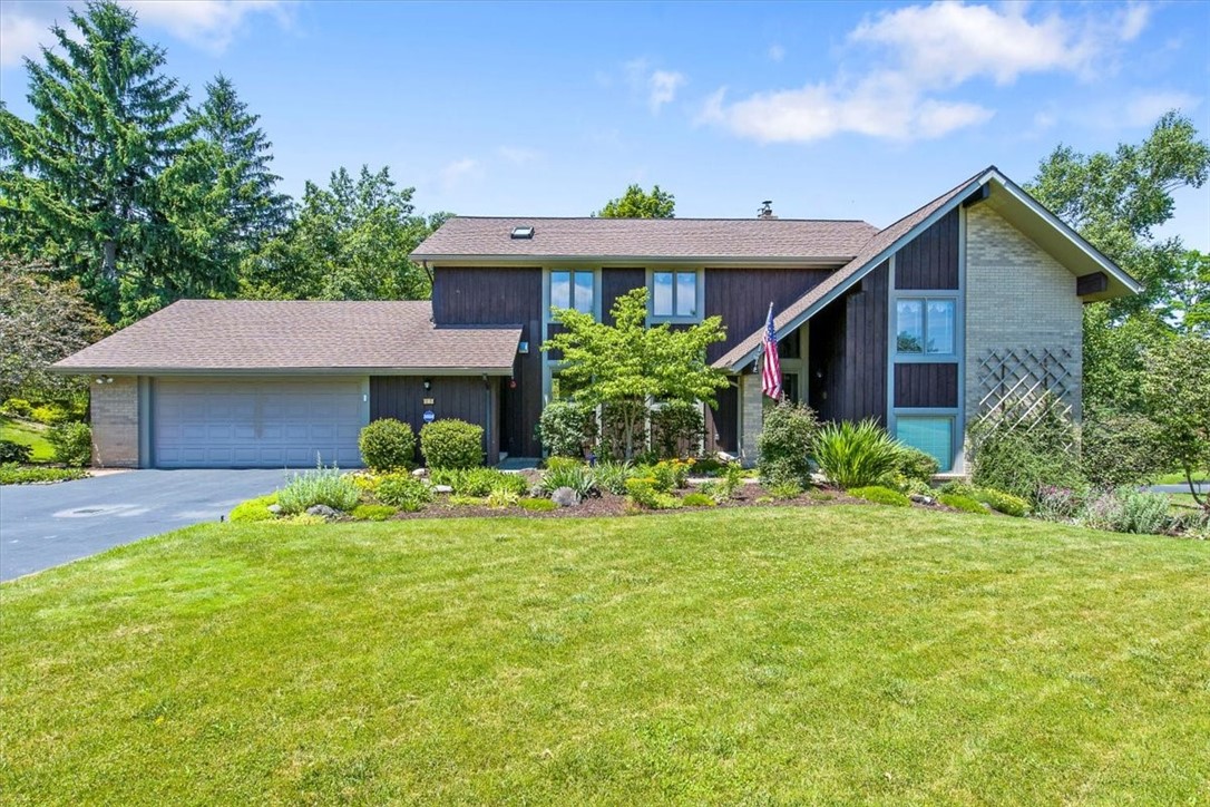 25 Locke Drive, Pittsford, NY 14534