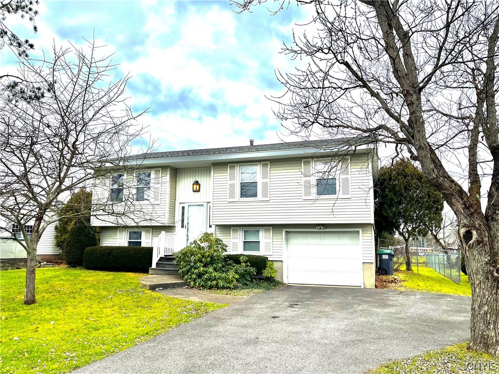 210 Yoxall Lane, Whitestown, NY 13424