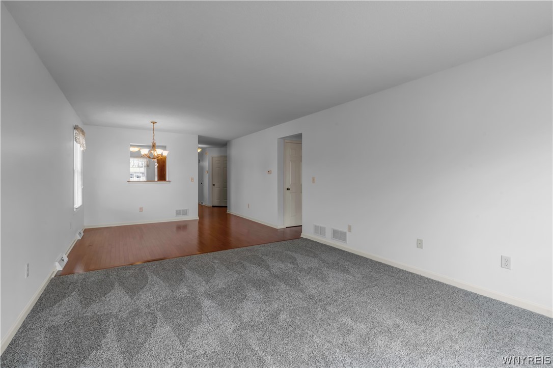 20 Hickory Grove Lane, Cheektowaga, NY 14227