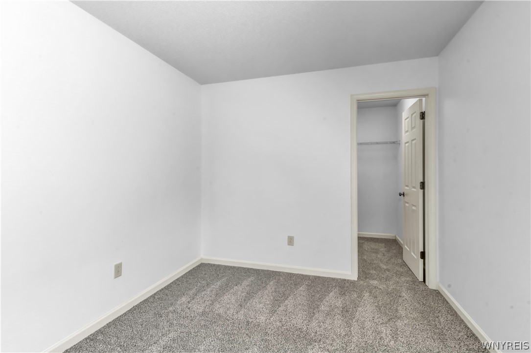 20 Hickory Grove Lane, Cheektowaga, NY 14227