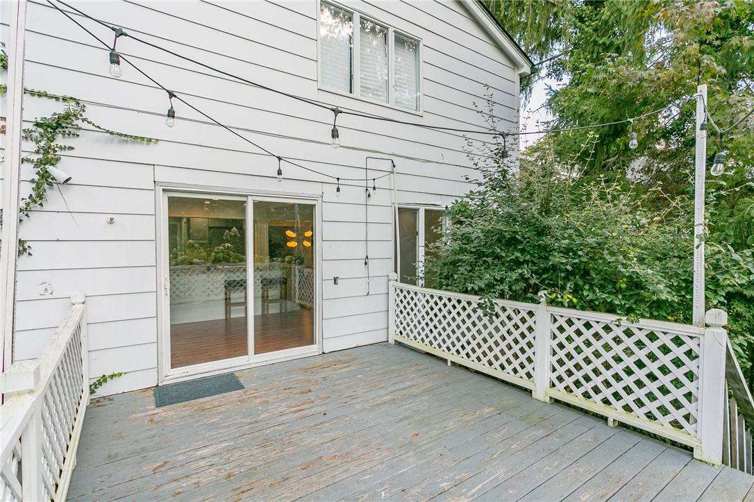 Sold 963 Five Mile Line Road, ster, NY 14580 4 Beds / 2 Full