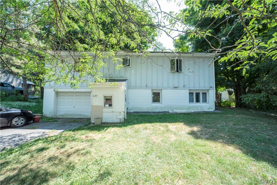 Sold 1125 Genesee Street, OneidaOutside, NY 13421 5 Beds / 1 Full