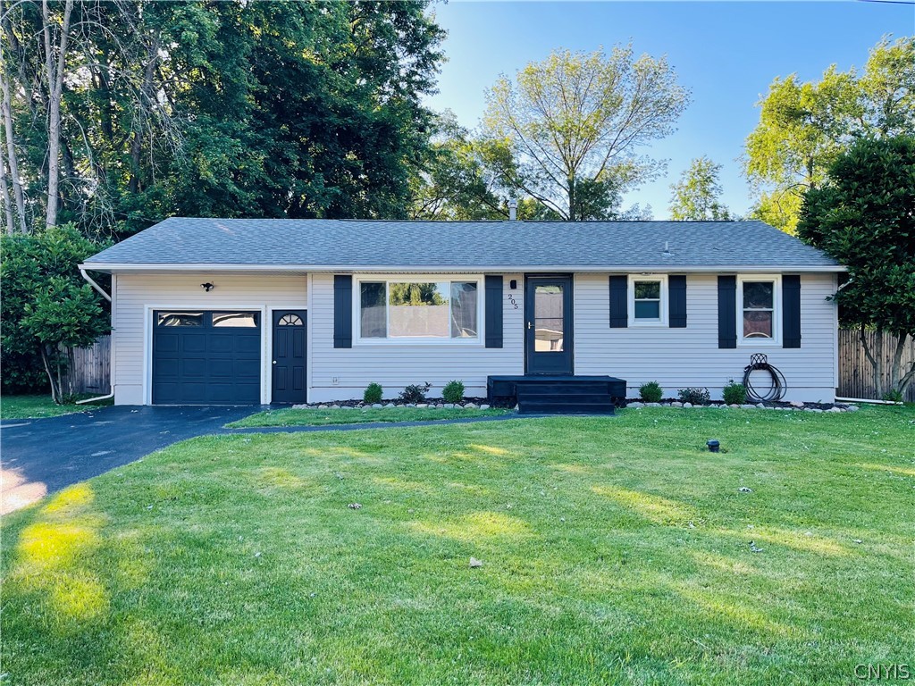 205 Juanita Drive, Salina, NY 13090