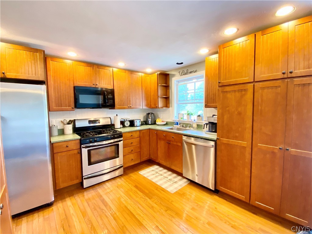 Sold 10 Foxcroft Circle, NY 13021, Auburn 4 Beds / 2 Full