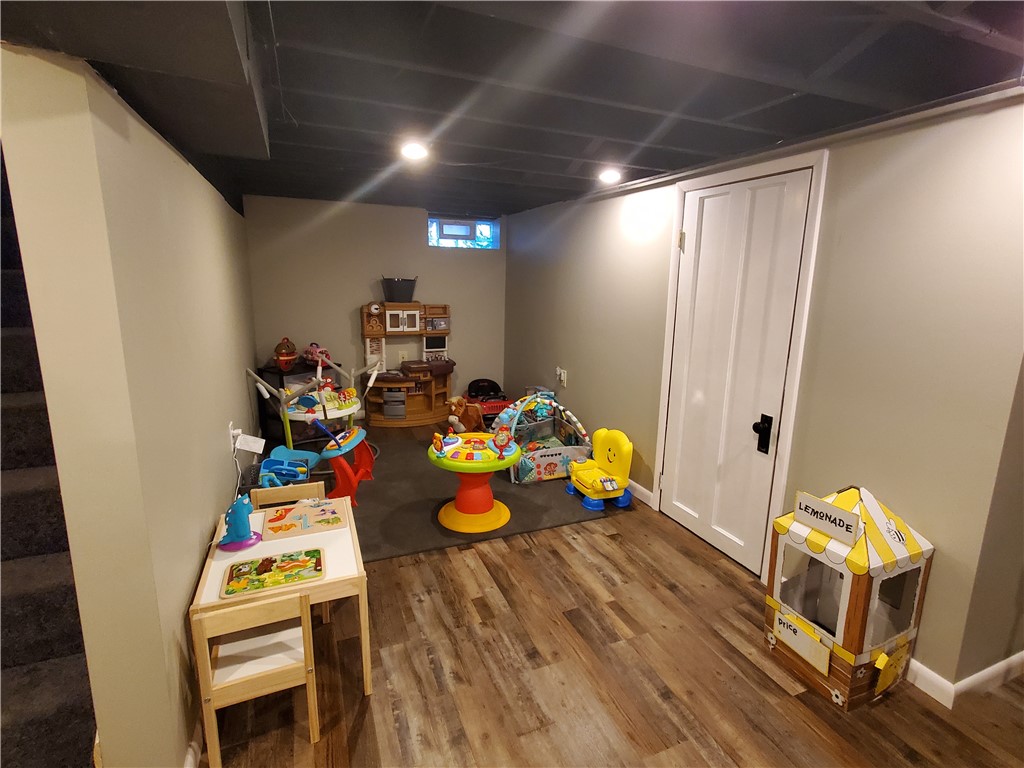 Sold 357 Dellwood Road, Greece, NY 14616 3 Beds / 2 Full Baths