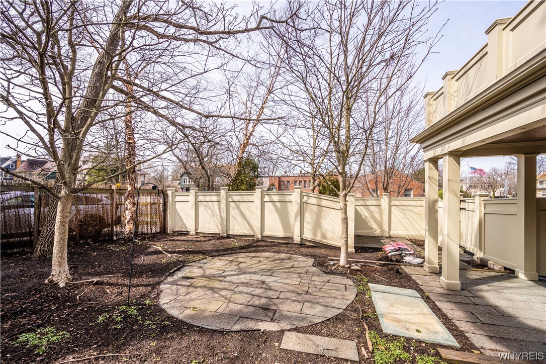 50 Jewett Parkway, Buffalo, NY 14214, Parkside