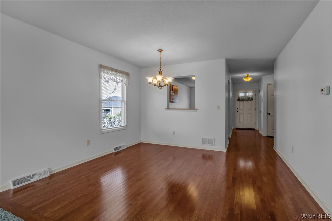 20 Hickory Grove Lane, Cheektowaga, NY 14227