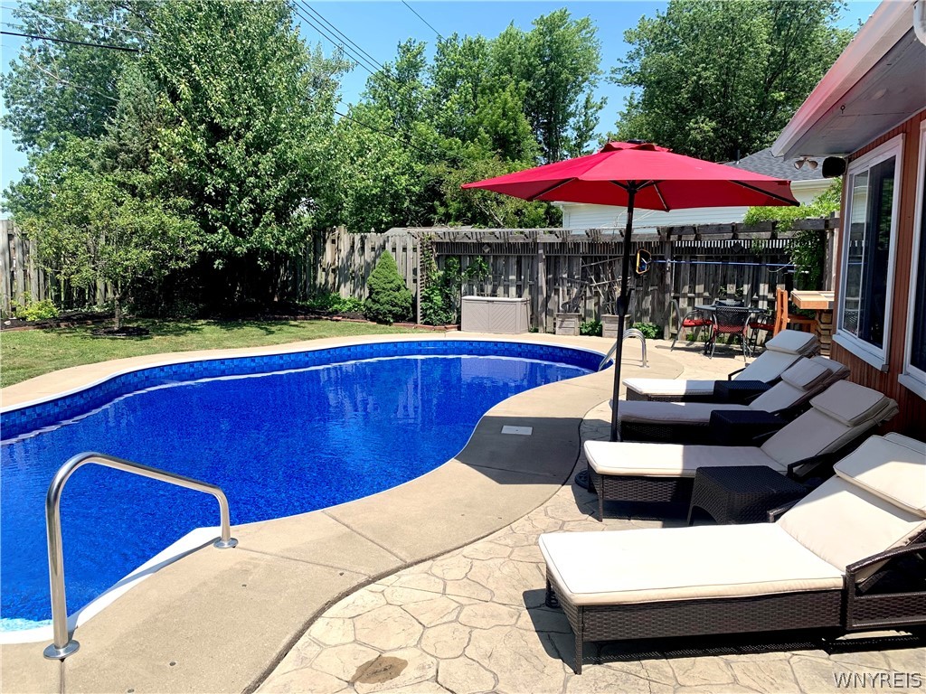 Sold 138 Treehaven Road, West Seneca, NY 14224 4 Beds / 3 Full Baths 395,000