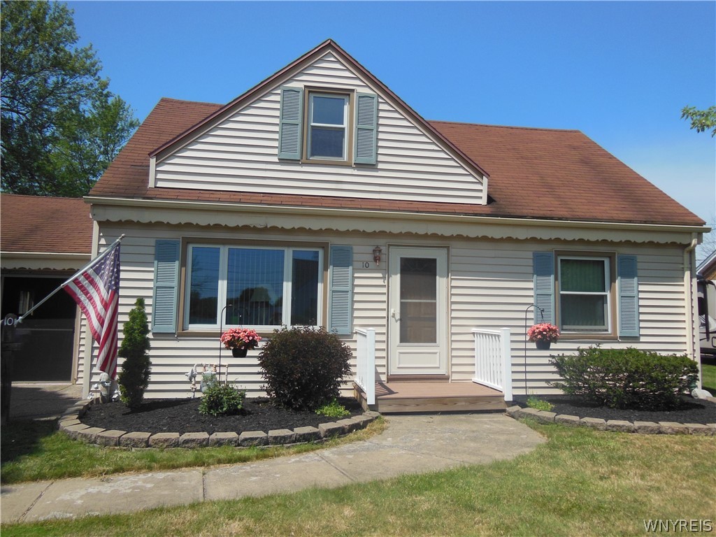 10 Lyndale Court, West Seneca, NY 14224