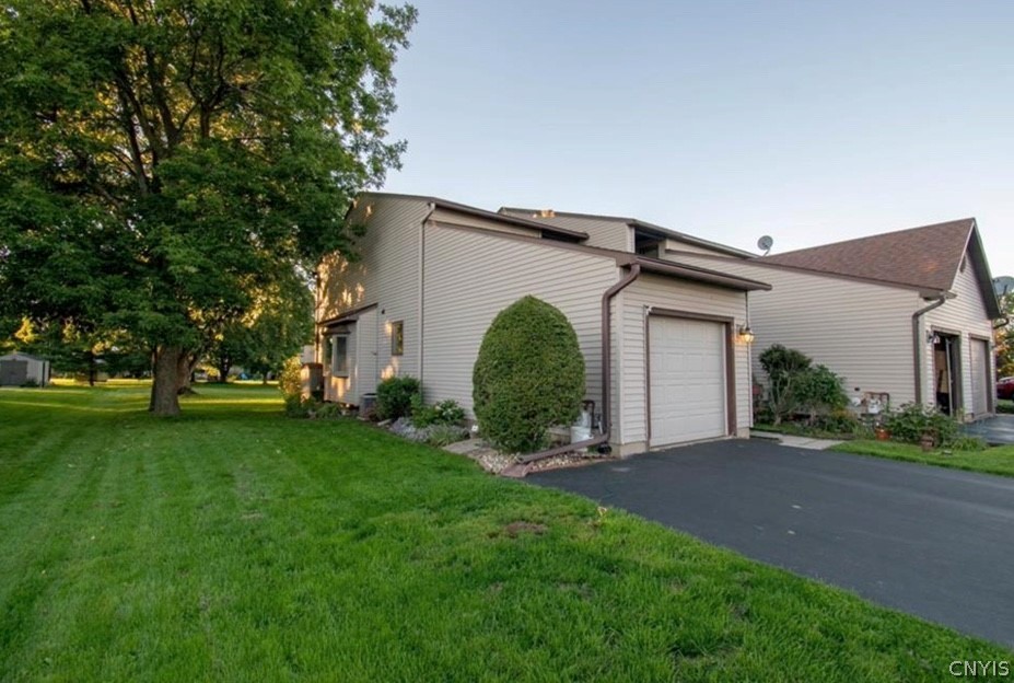 8431 Bubbling Springs Drive, Clay, NY 13027