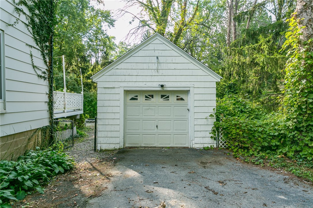 Sold 963 Five Mile Line Road, ster, NY 14580 4 Beds / 2 Full